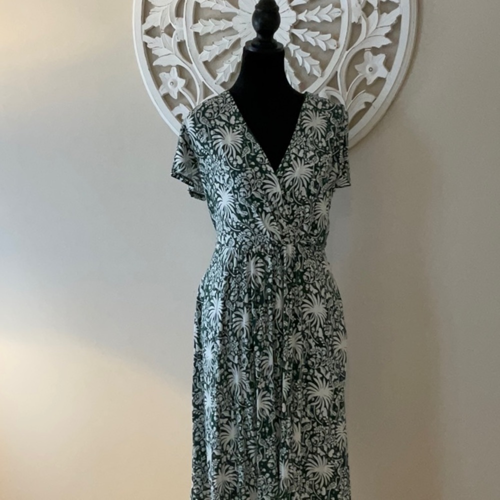Boden V neck dress